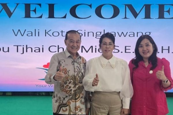 山口洋市长 Tjhai Chiu Mie访问Simply Wellness Indonesia