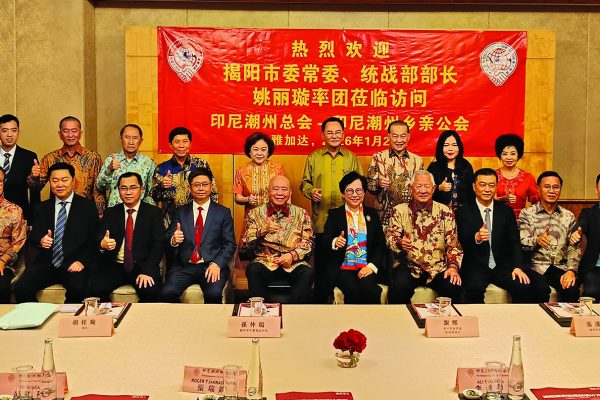 中国揭阳招商代表团访问印尼潮州社团热情接待共商合作