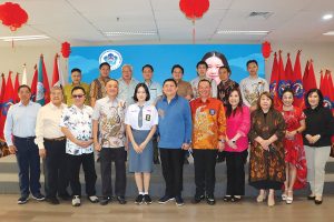印华总会助力优秀学子成长陈荣光总主席陪同Cathlyn Lesmana拜会两位副部长